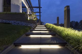 Utelampe, lyslist, Evo Hyde 550 Dark, fra in-lite 