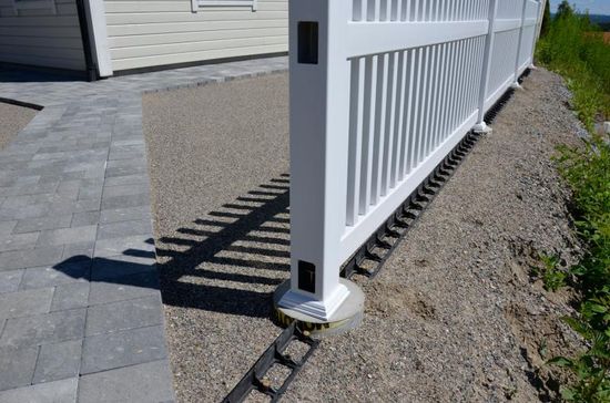 Kantavslutning, kantsikring, Snap Edge Barrier (2-pk), 2 m lange, inkl. jordspiker, fra Asak