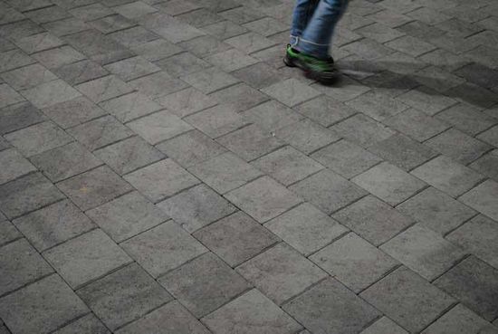 Relieff belegningsstein, 20 x 13,5 x 6 cm, Gråmix, fra Asak