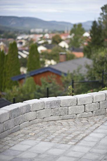 Rådhus støttemur, mur / kantstein / endeblokk, 1/2 stein, gråmix, fra Aaltvedt