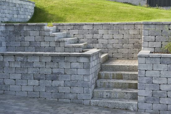 Rådhus støttemur, mur / kantstein / endeblokk, 1/2 stein, gråmix, fra Aaltvedt