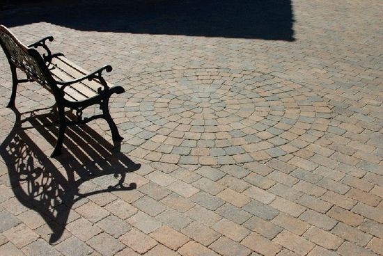 Sirkel, Herregårdstein belegningsstein, ø2,3 m diameter, brunmix, fra Asak