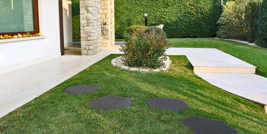 Helle Heksagon, Basalt, "ø60" x 2 cm, fra Aaltvedt 