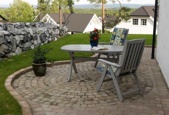 Sirkel, Herregårdstein sirkel, 2,3 meter i diameter, rødmix, fra Asak