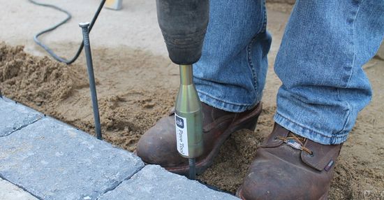 Kantavslutning, kantsikring, Snap Edge Barrier (2-pk), 2 m lange, inkl. jordspiker, fra Asak