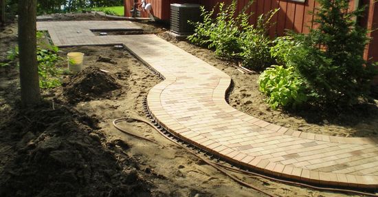 Kantavslutning, kantsikring, Snap Edge Barrier (2-pk), 2 m lange, inkl. jordspiker, fra Asak