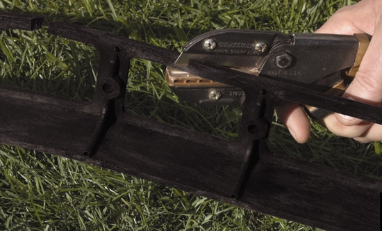 Kantavslutning, kantsikring, Snap Edge Barrier (2-pk), 2 m lange, inkl. jordspiker, fra Asak