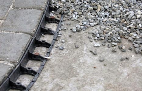 Kantavslutning, kantsikring, Snap Edge Barrier (2-pk), 2 m lange, inkl. jordspiker, fra Asak