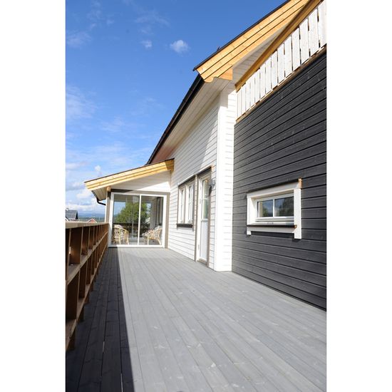Furu 28x120 terrassebord, glatt - Royal fjellgrå