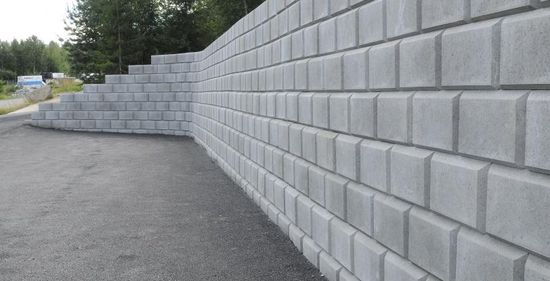 Aaltvedt - Stor støttemur, Grå