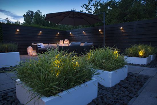 Utelampe, Wedge Dark, vegglampe i aluminium, fra In-lite